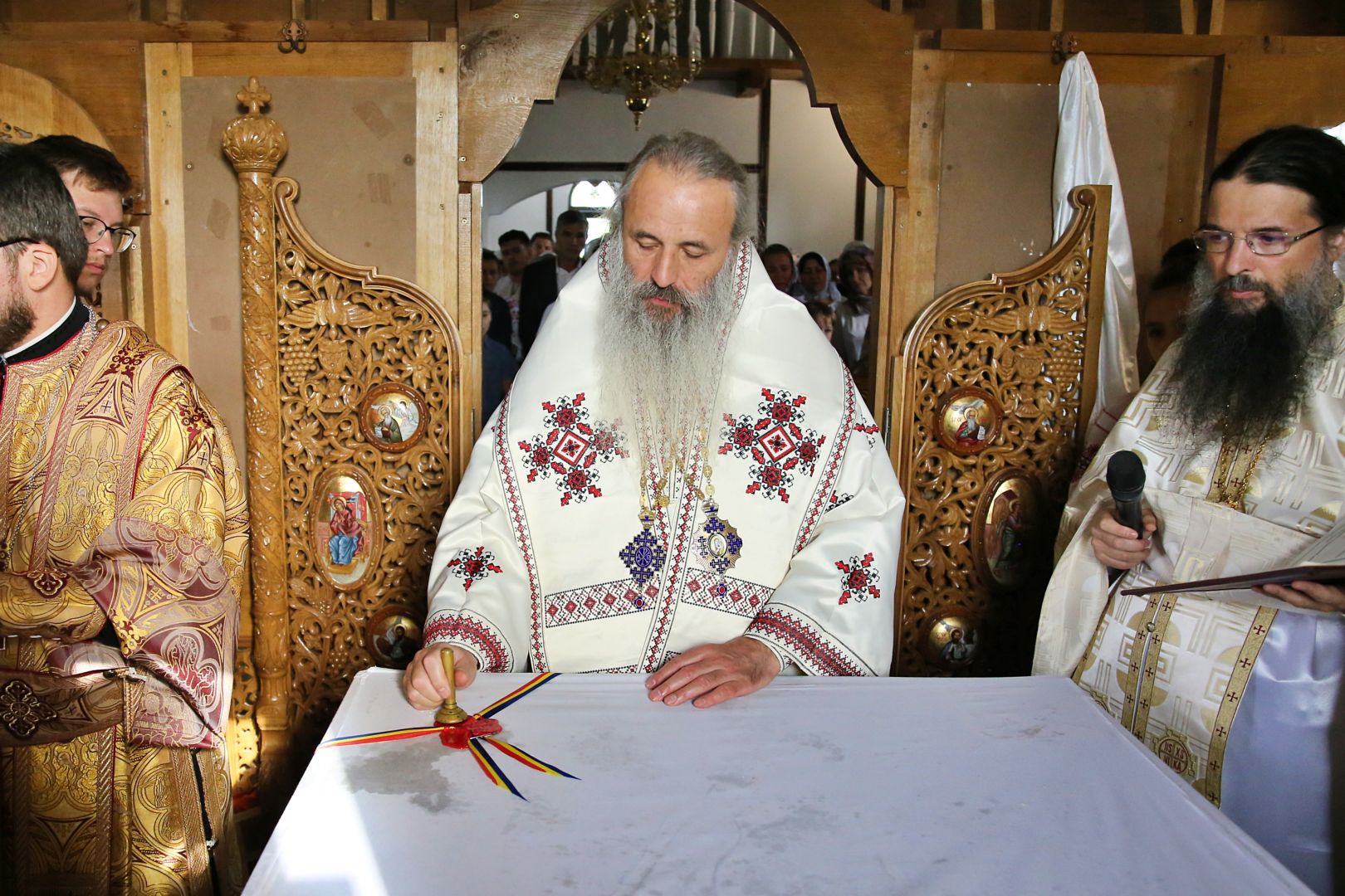 Biserica filiei Broșteni – Băbiceni a primit veșmântul cel nou al sfințirii