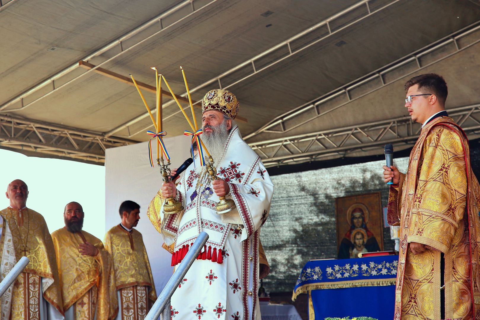 Biserica filiei Broșteni – Băbiceni a primit veșmântul cel nou al sfințirii