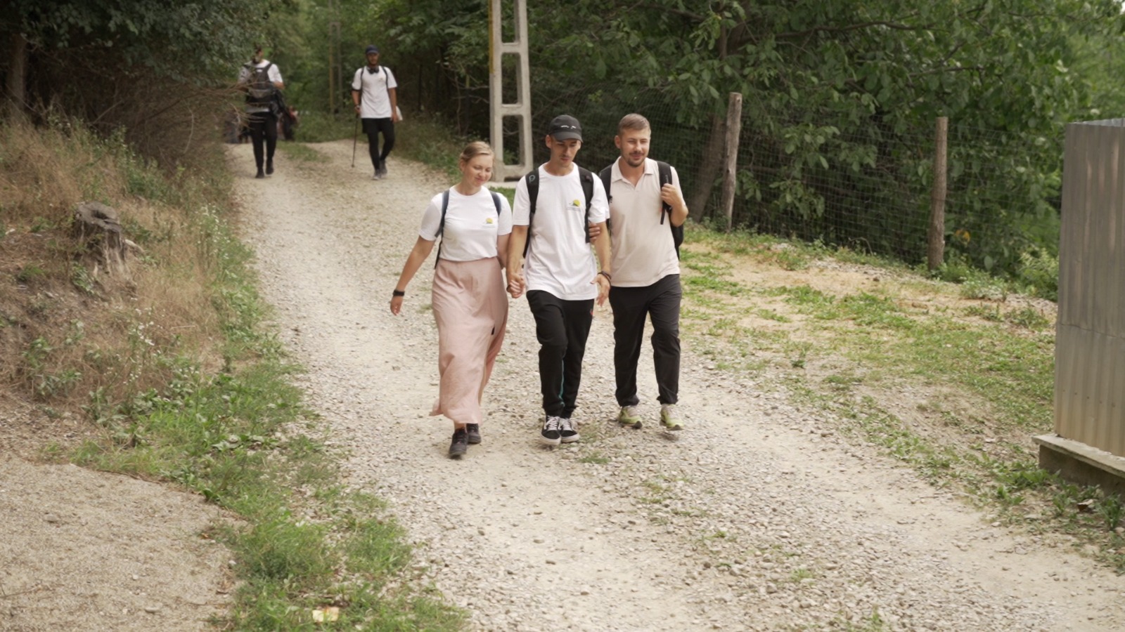 Peste 200 km la pas, „pe urmele sfinților nemțeni”: tinerii pelerini au participat la Sfânta Liturghie săvârșită de PS Părinte Nichifor Botoșăneanul