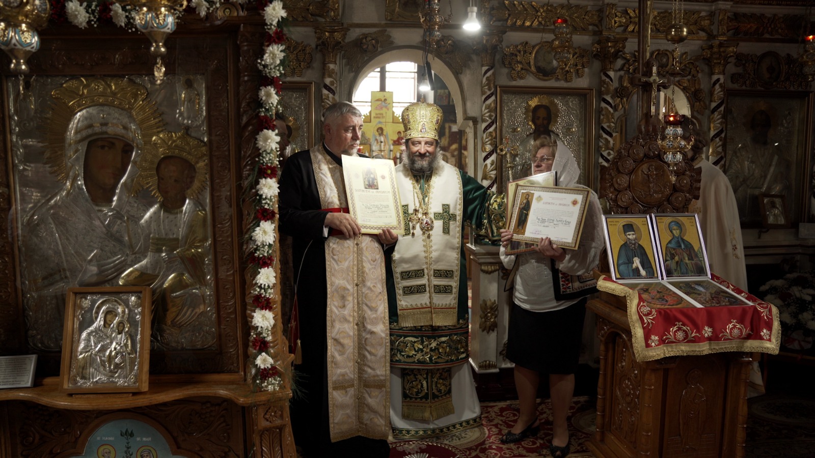 Peste 200 km la pas, „pe urmele sfinților nemțeni”: tinerii pelerini au participat la Sfânta Liturghie săvârșită de PS Părinte Nichifor Botoșăneanul