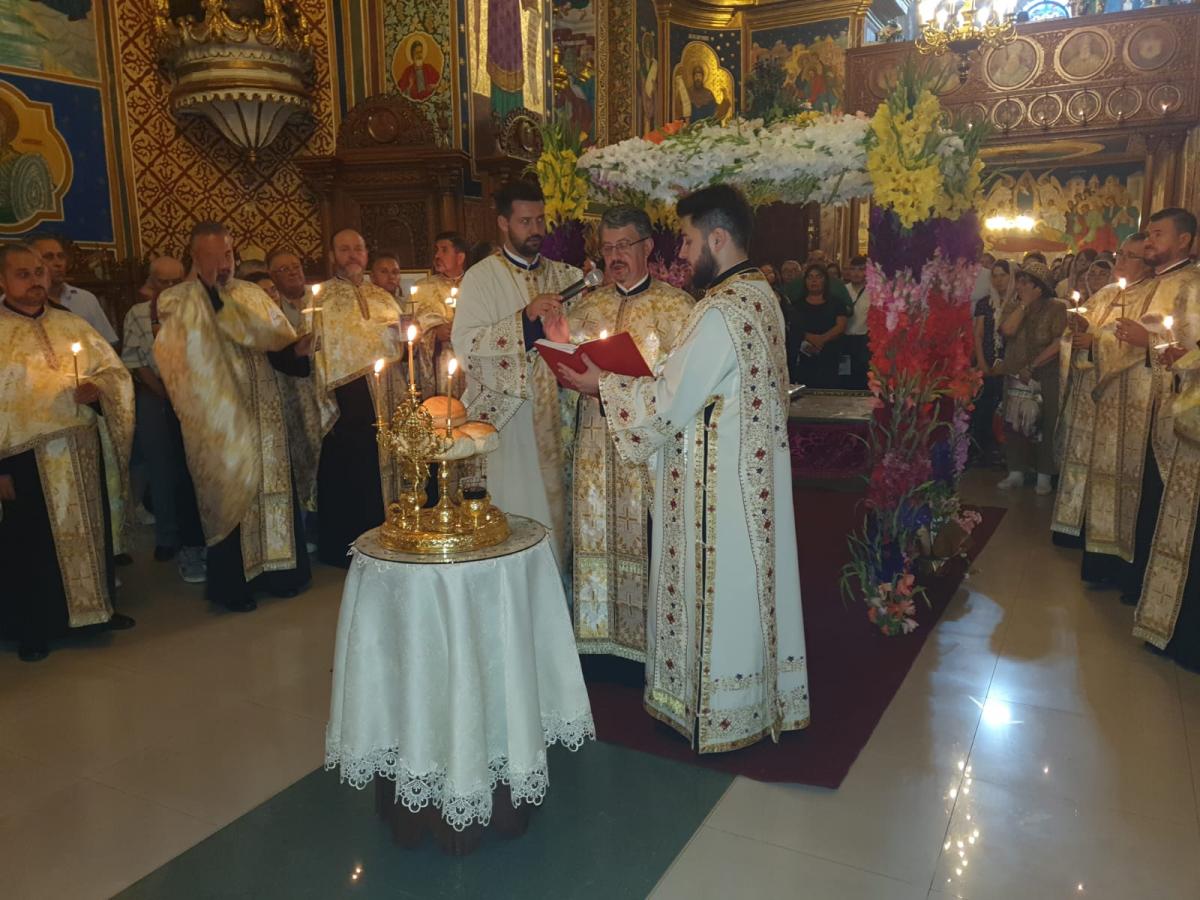 Sărbătoare la hramul Bisericii „Precista Mare” din Roman
