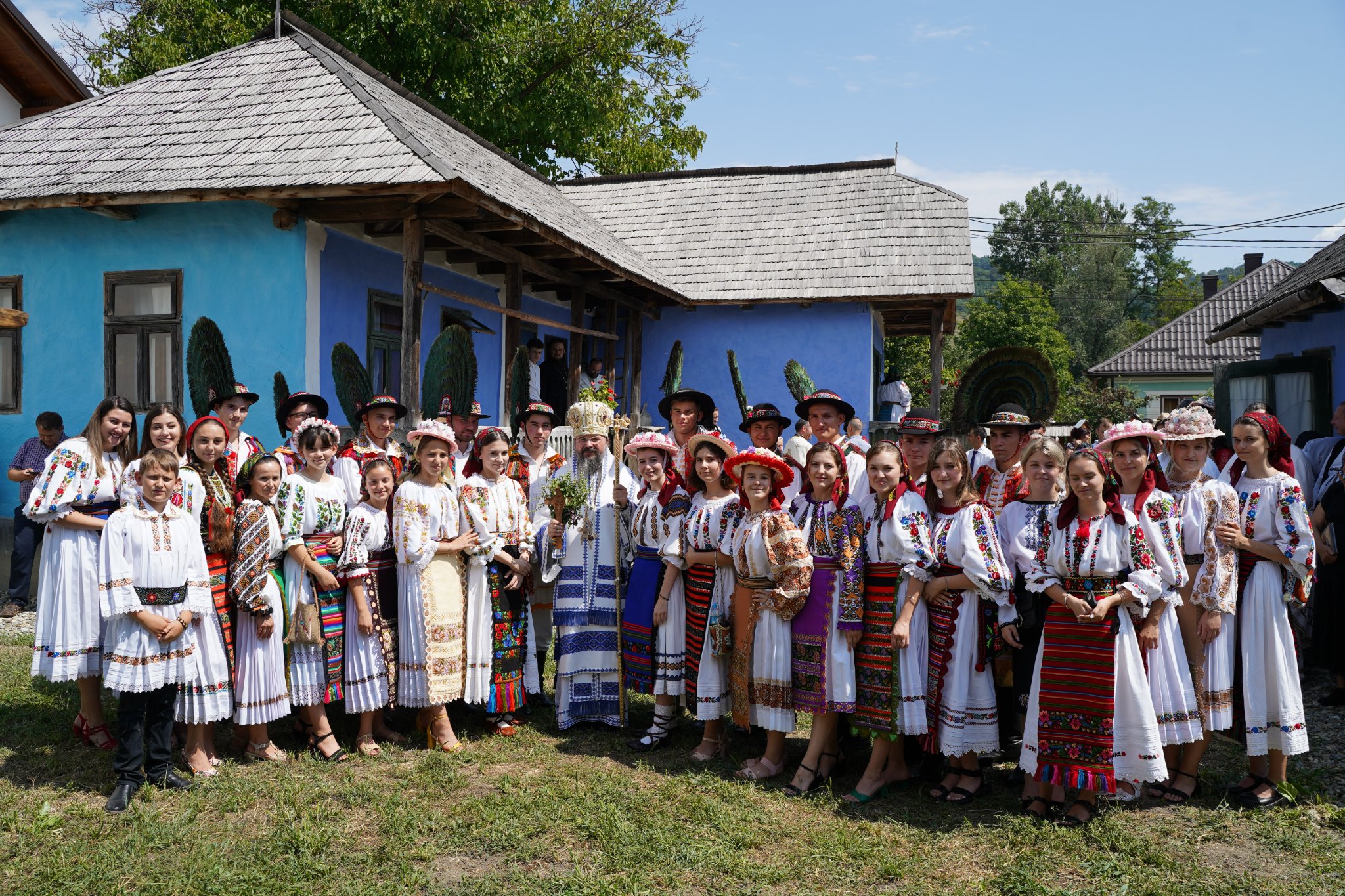 PS Macarie, în satul natal: „Maica Domnului ne acoperă cu acoperământul ei cel luminos și tămăduitor”