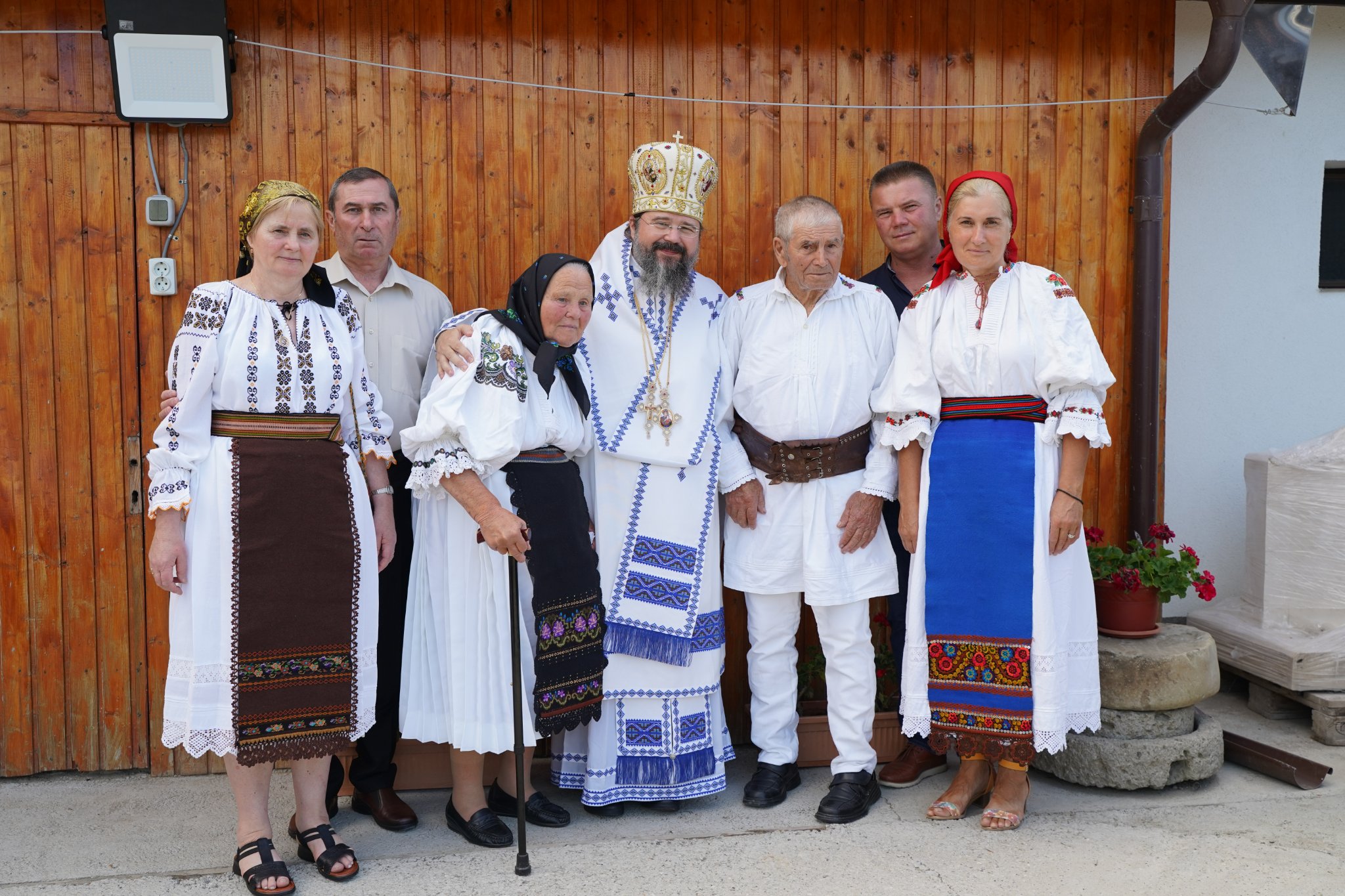 PS Macarie, în satul natal: „Maica Domnului ne acoperă cu acoperământul ei cel luminos și tămăduitor”