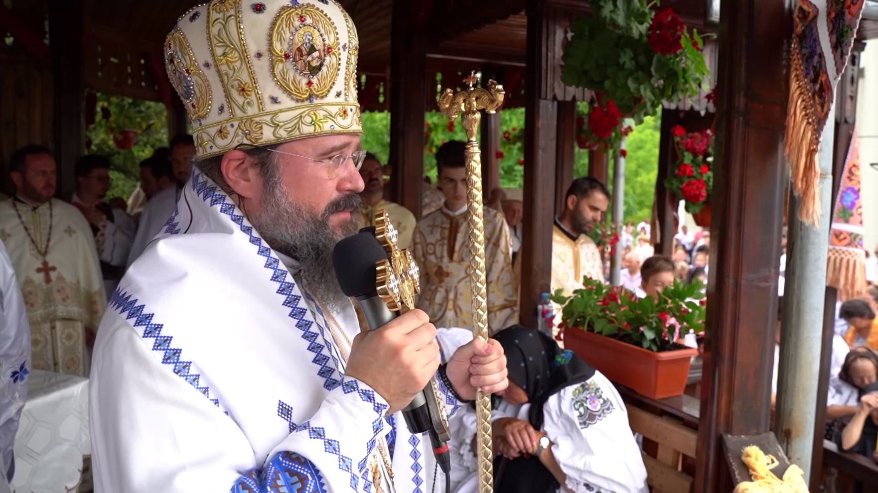 (Video) „Maica Domnului este cu noi, ne acoperă cu acoperământul ei cel luminos în toată vremea și în tot locul” – PS Macarie