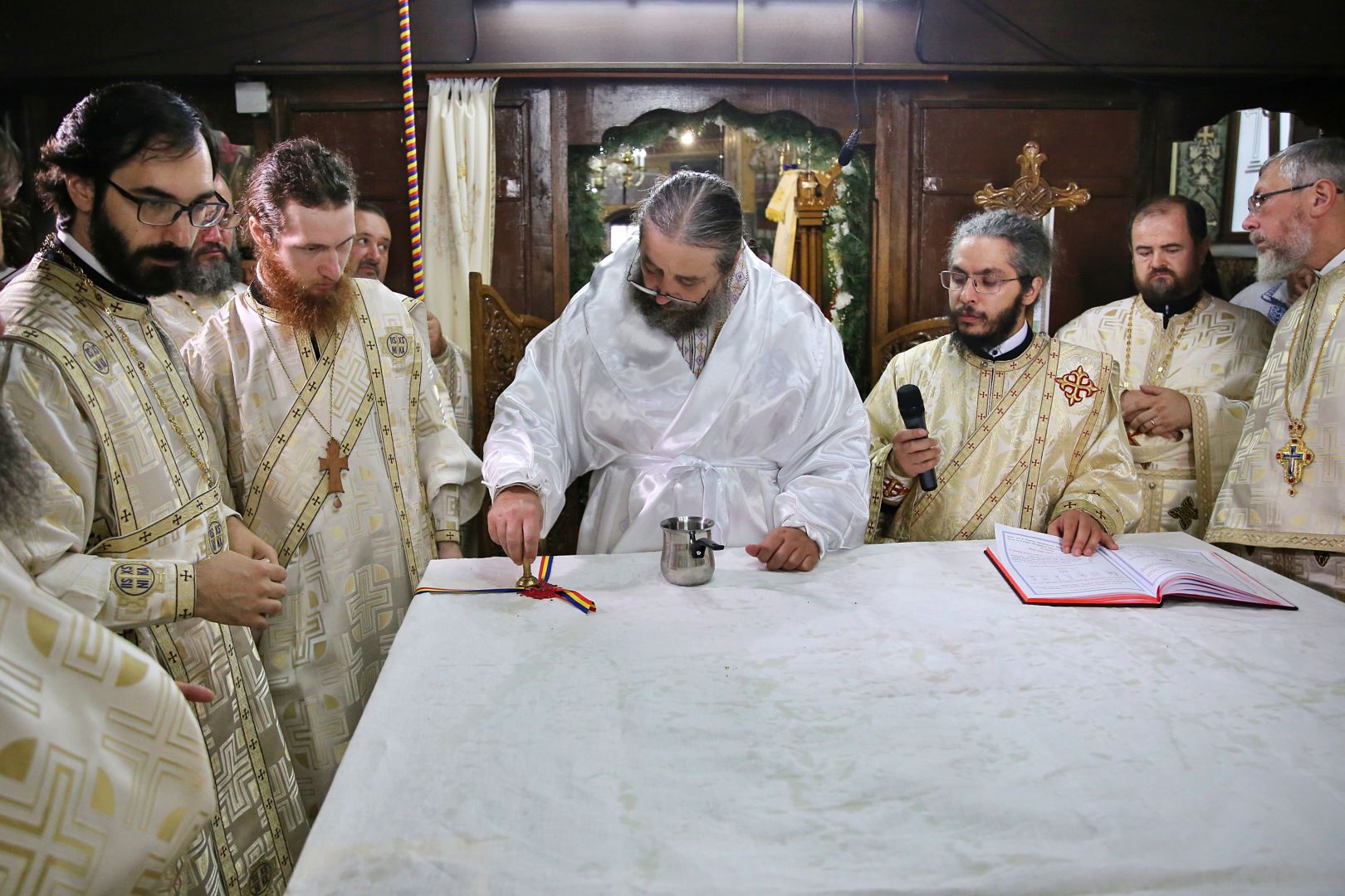 (Video) Biserica din Bălțătești-Neamț a fost resfințită