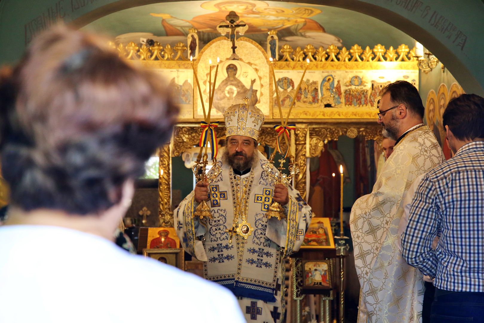 Mamele de la Maternitatea „Elena Doamna” din Iași au fost vizitate de PS Nichifor Botoșăneanul