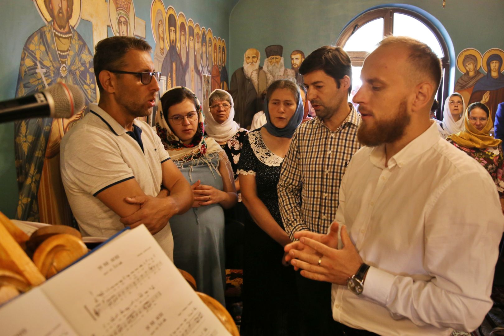 Mamele de la Maternitatea „Elena Doamna” din Iași au fost vizitate de PS Nichifor Botoșăneanul