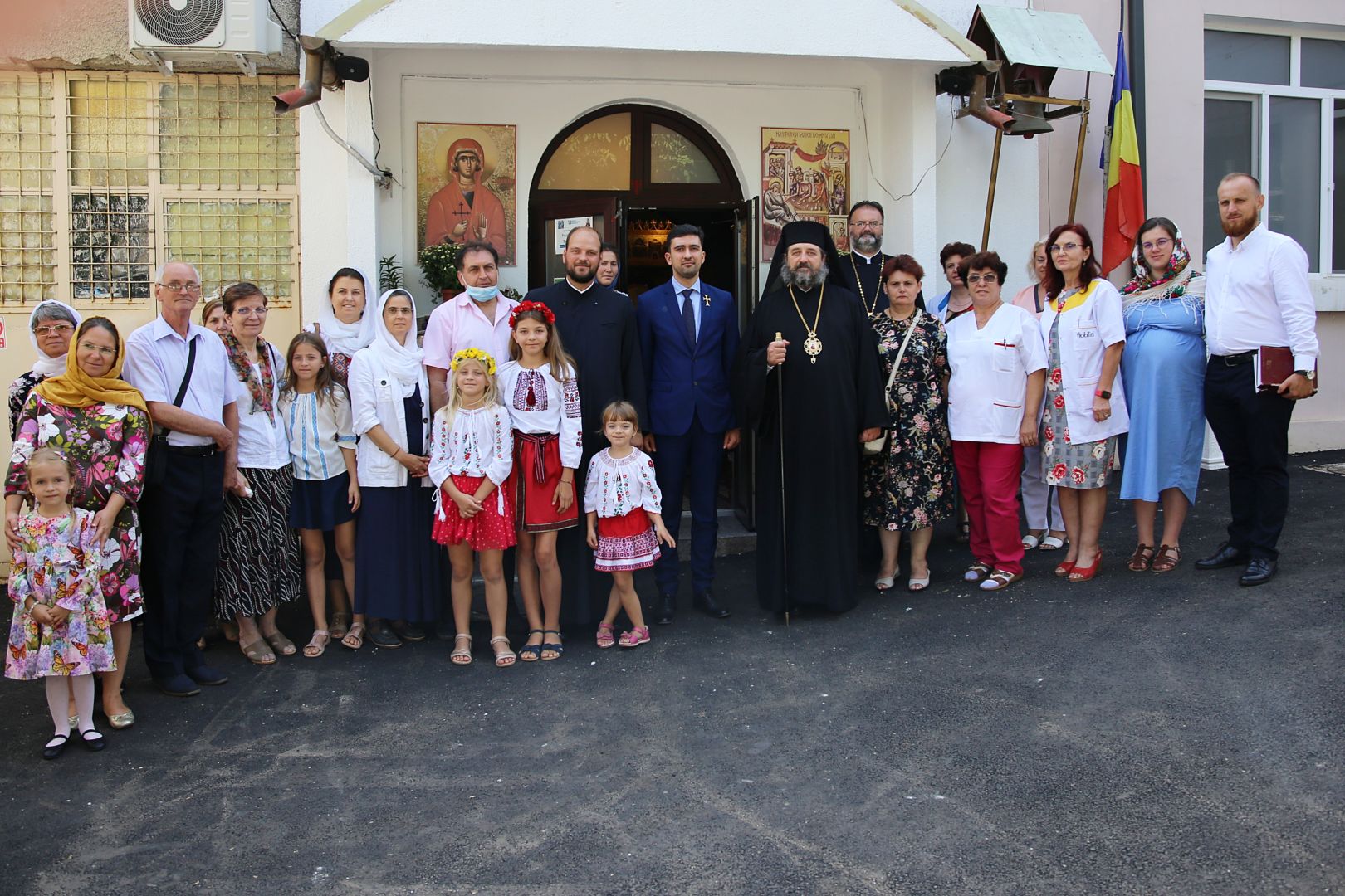 Mamele de la Maternitatea „Elena Doamna” din Iași au fost vizitate de PS Nichifor Botoșăneanul