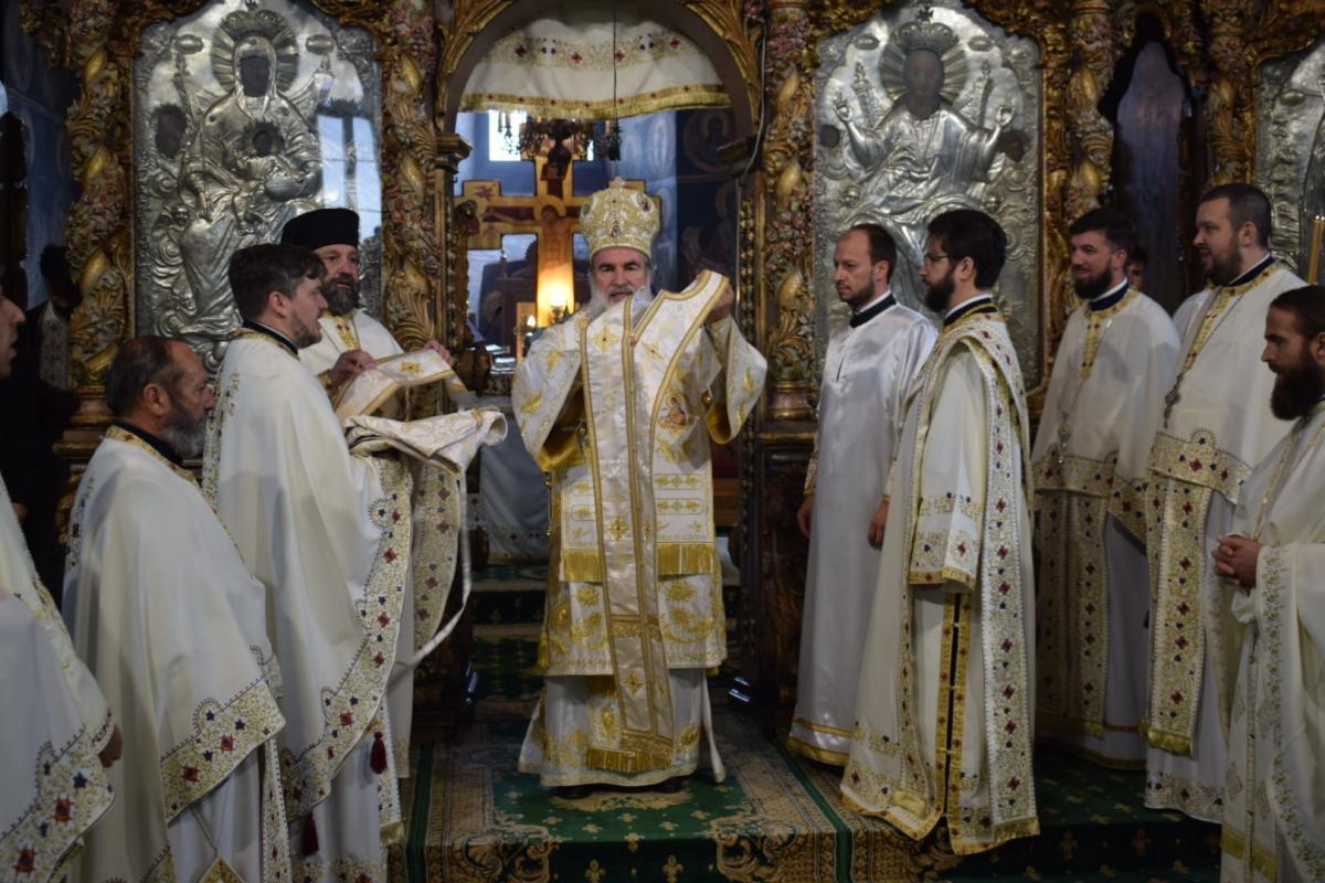 Liturghie arhierească de praznicul Schimbării la Față a Domnului la Catedrala Arhiepiscopală din Roman