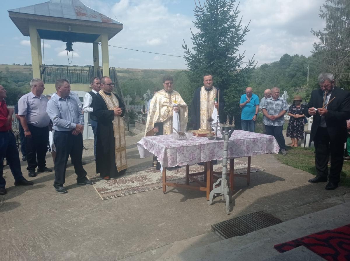 Monument închinat eroilor în Parohia Fântânele, Protoieria Sascut