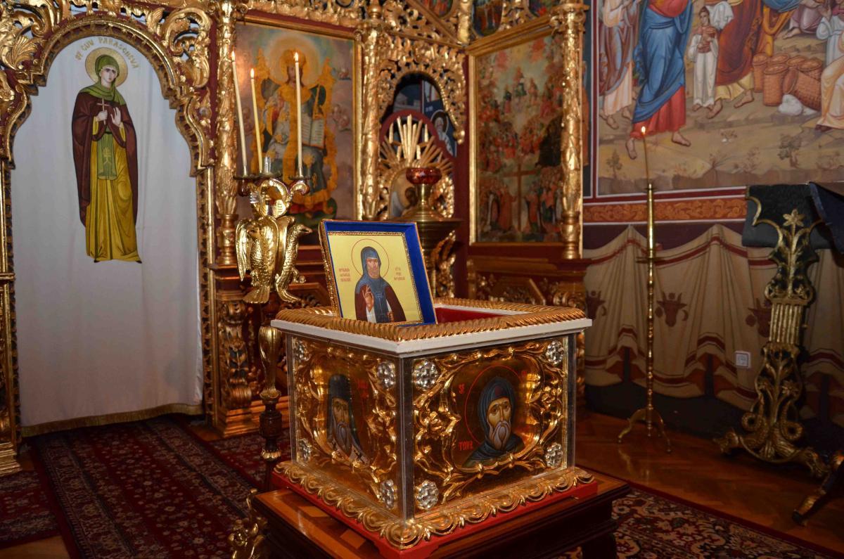 Foto: Viorel Cătușanu Purtarea Sfântului Teofil din vremea slujbelor bisericeşti