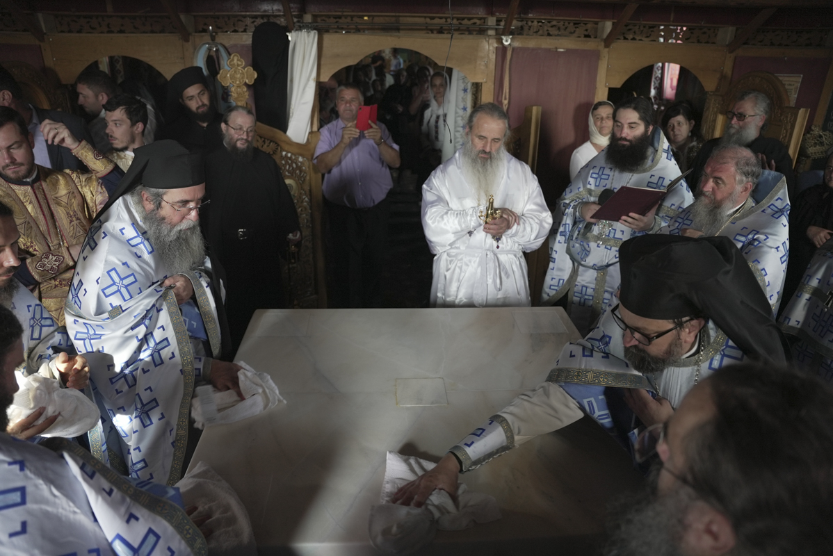 Biserica Schitului Braniște a fost sfințită: „Da, noi suntem zidirea lui Dumnezeu”