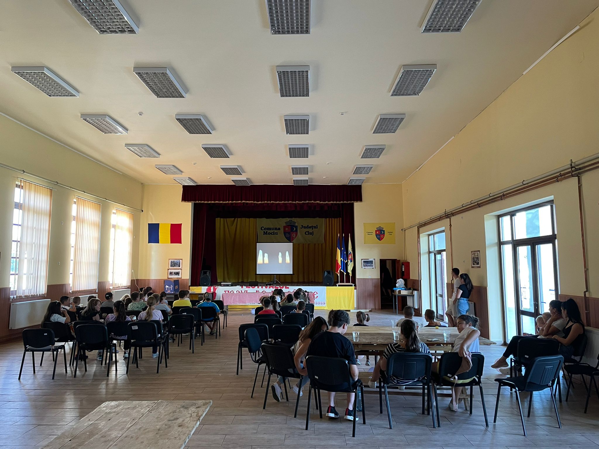 „Universul înțelepciunii”: Relaxare, joacă și învățare interactivă pentru copiii din Mociu