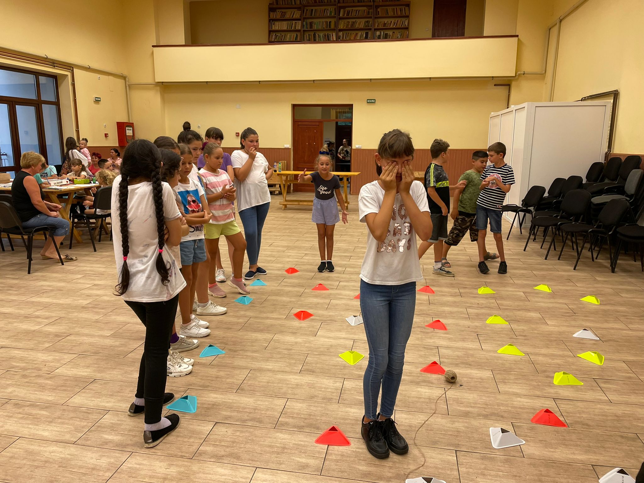 „Universul înțelepciunii”: Relaxare, joacă și învățare interactivă pentru copiii din Mociu