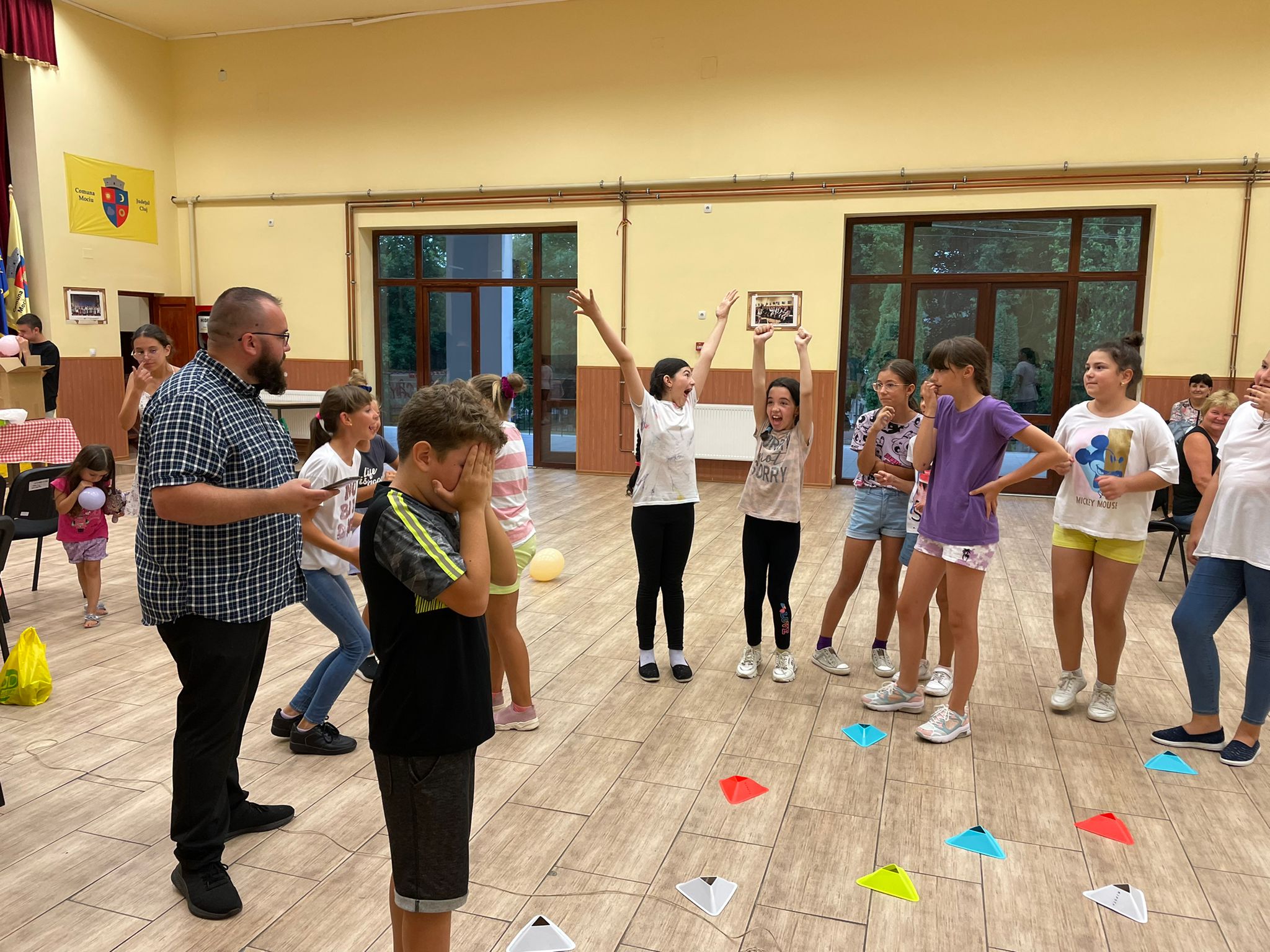 „Universul înțelepciunii”: Relaxare, joacă și învățare interactivă pentru copiii din Mociu