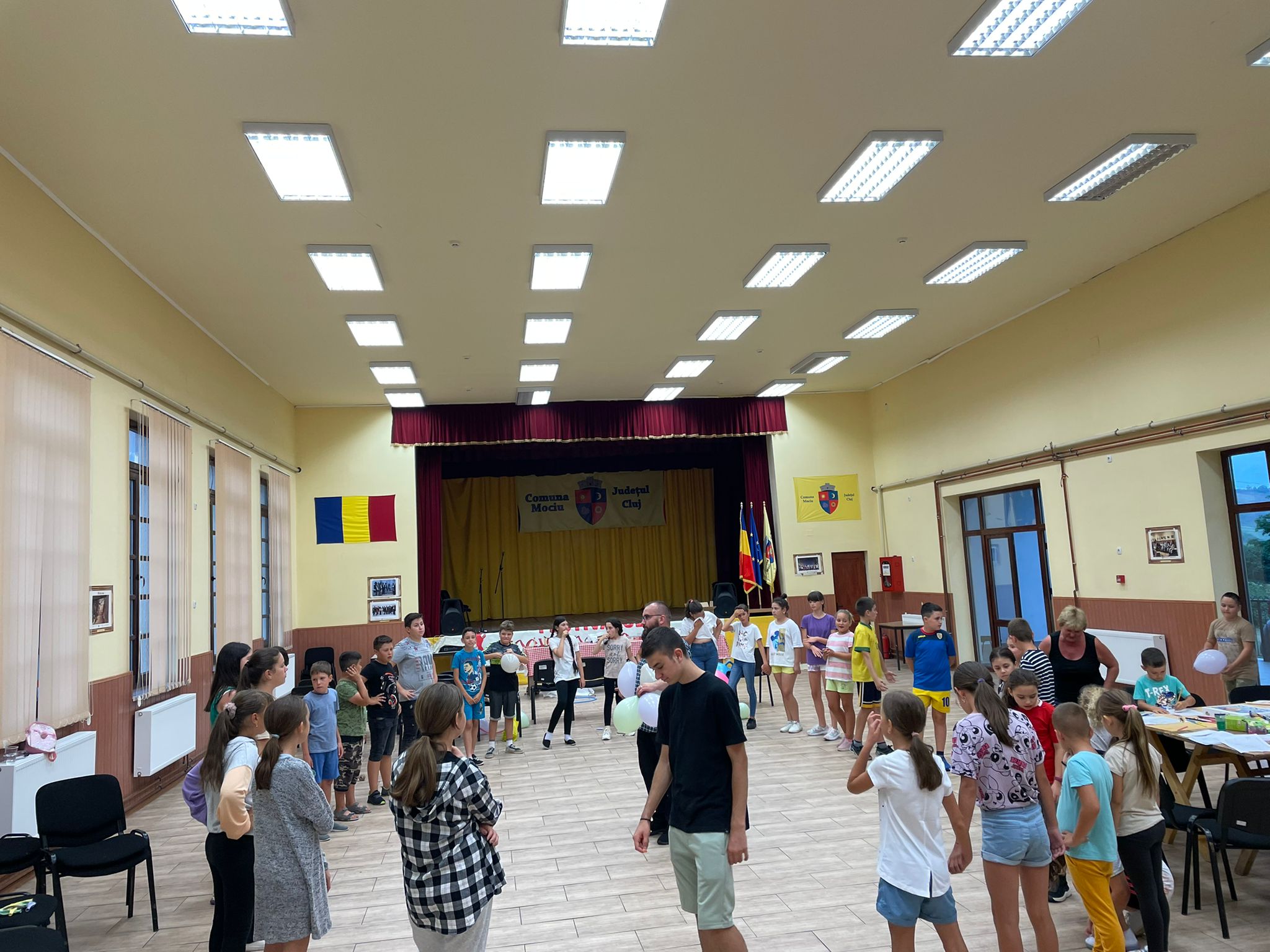 „Universul înțelepciunii”: Relaxare, joacă și învățare interactivă pentru copiii din Mociu