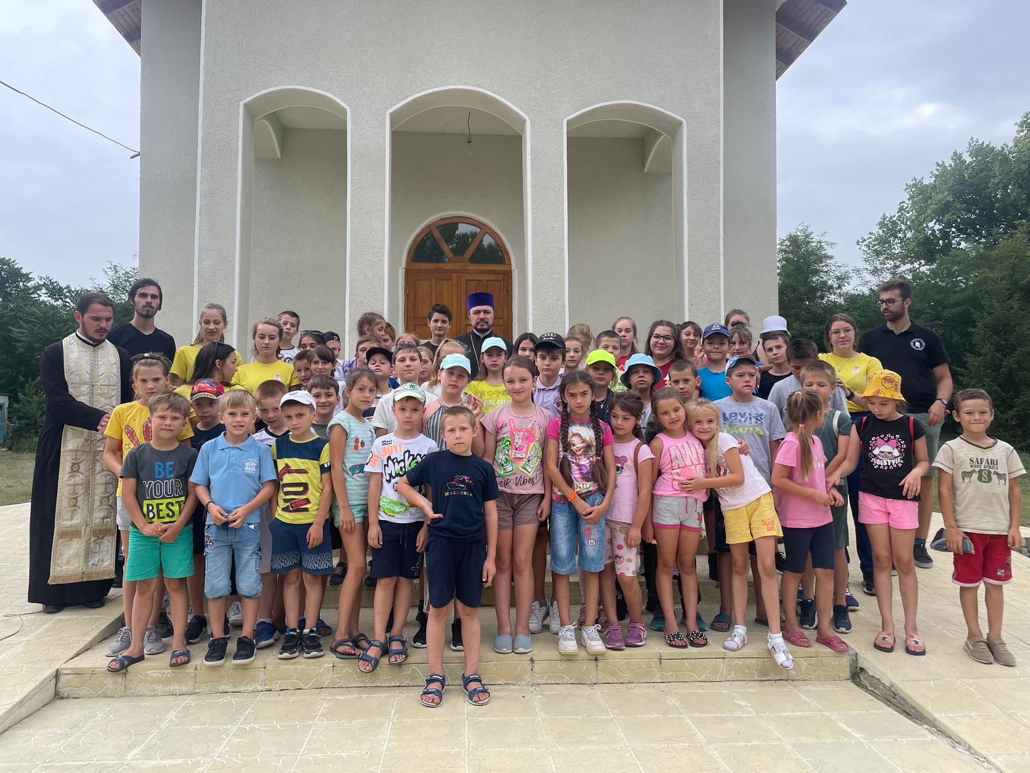 Tabăra din pridvorul satului în Parohia Taraclia de Salcie Tabăra din pridvorul satului în Parohia Taraclia de Salcie