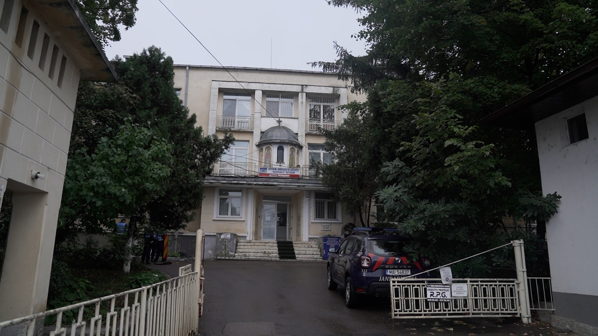 Foto: Constantin Comici Botoșani: Doi mitropoliți au sfințit pictura bisericii din incinta Spitalului de pediatrie