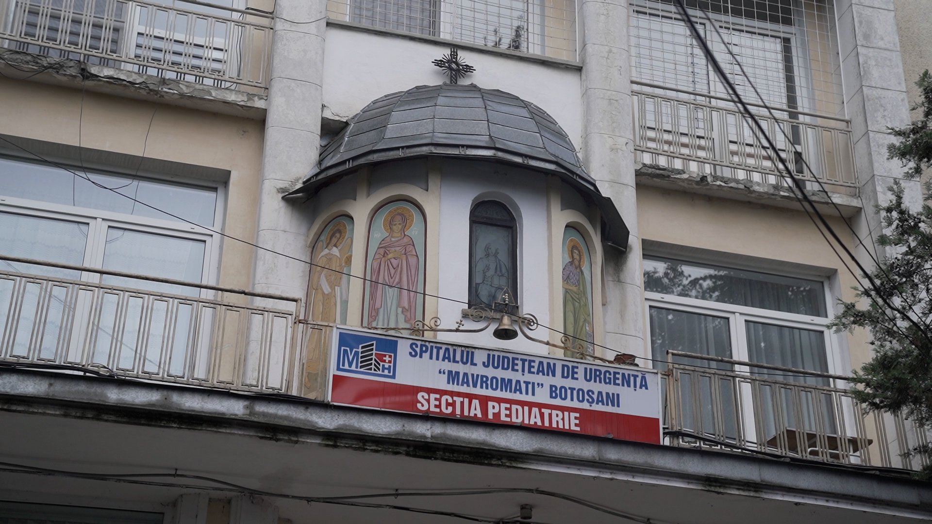 Foto: Constantin Comici Botoșani: Doi mitropoliți au sfințit pictura bisericii din incinta Spitalului de pediatrie