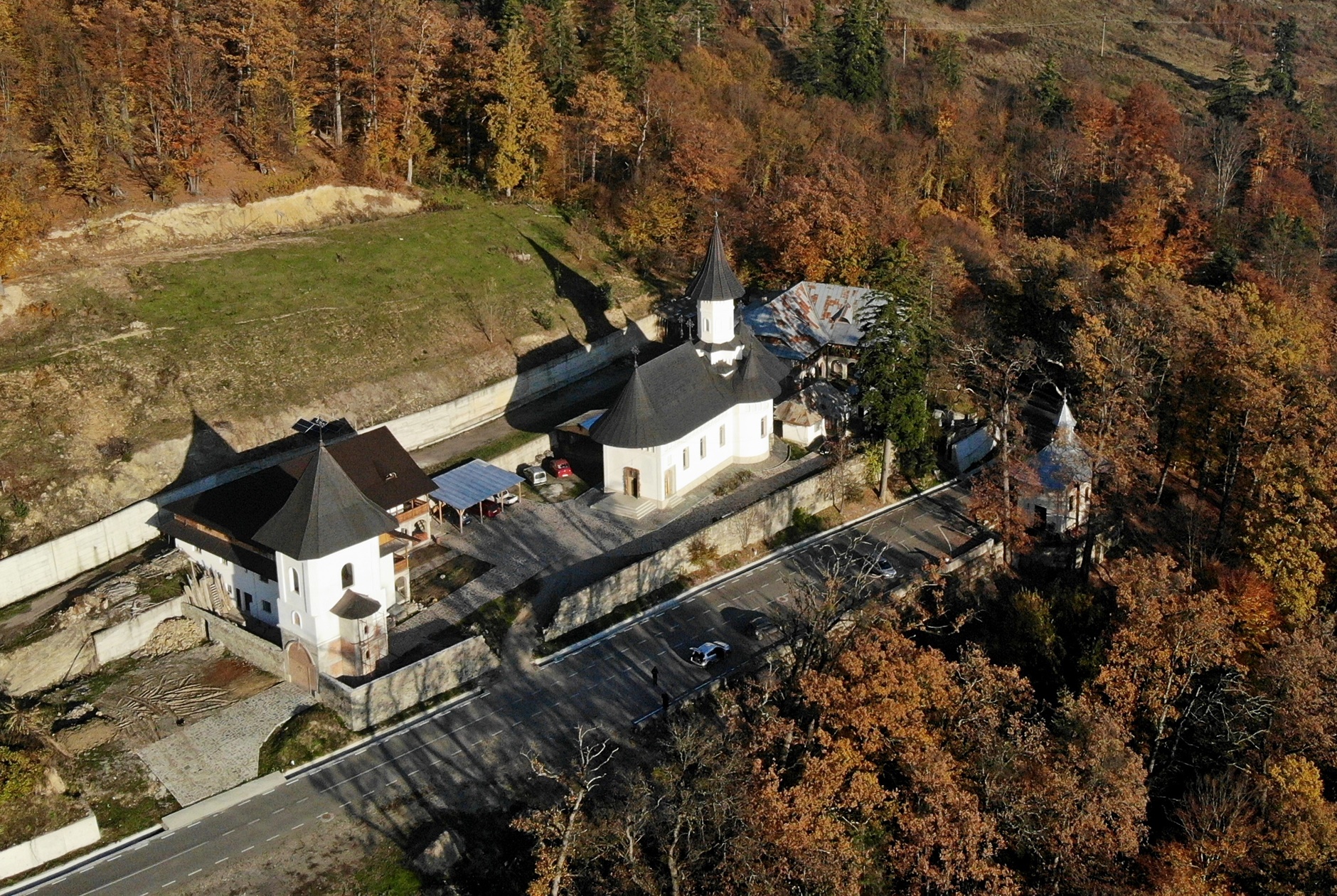 Mănăstirea Bisericani îşi serbează pe 1 octombrie două hramuri