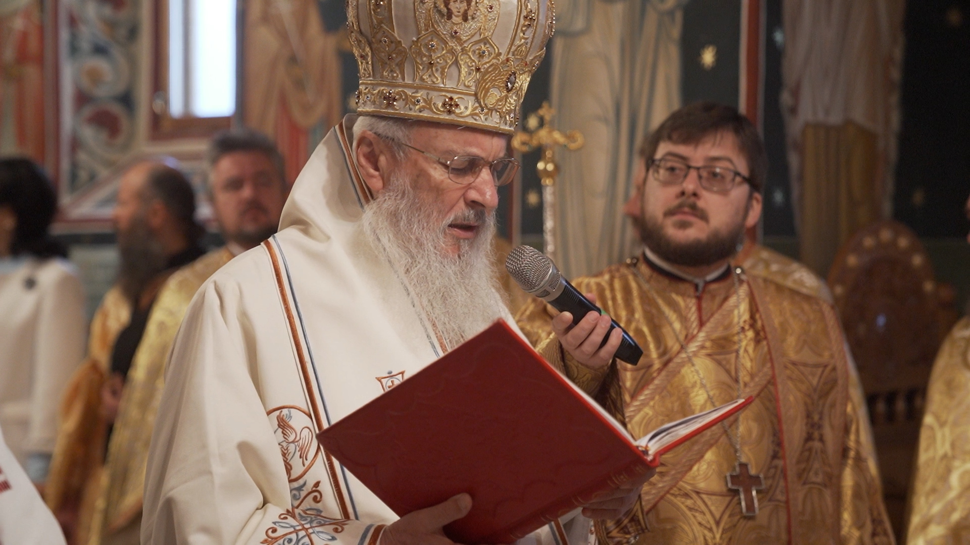 Foto: Constantin Comici Botoșani: Doi mitropoliți au sfințit pictura bisericii din incinta Spitalului de pediatrie