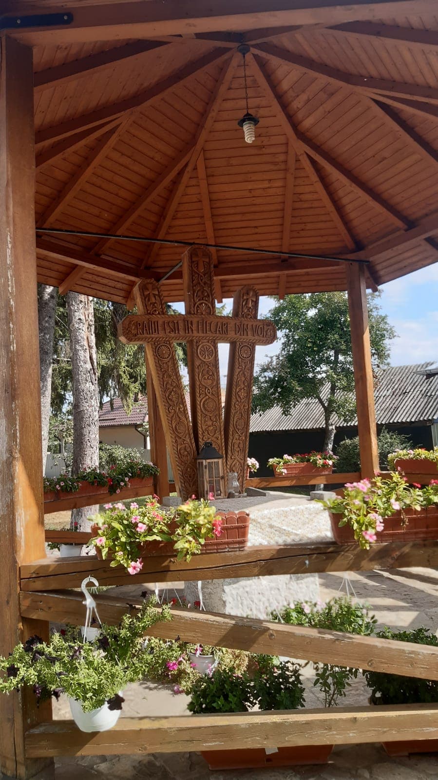 Biserica „Sfinții Voievozi” din Luțca, Roman: o ctitorie de obște la centenar (1922-2022)