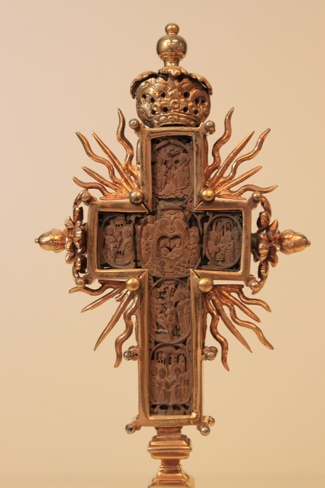 Exponatul lunii septembrie 2022: Cruce pentru Sfânta Masă