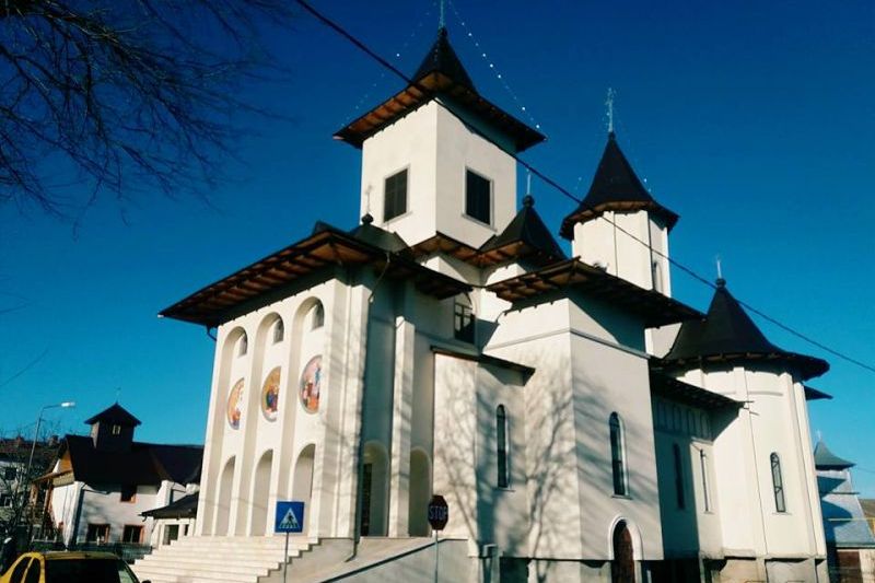 Biserica „Înălţarea Domnului” din Moinești va fi sfinţită de doi ierarhi