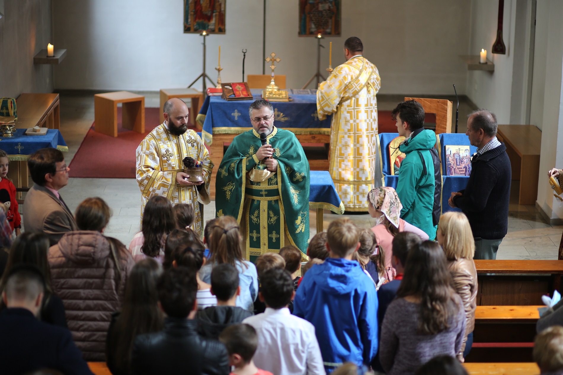 Binecuvântarea copiilor și tinerilor la München, la început de an școlar