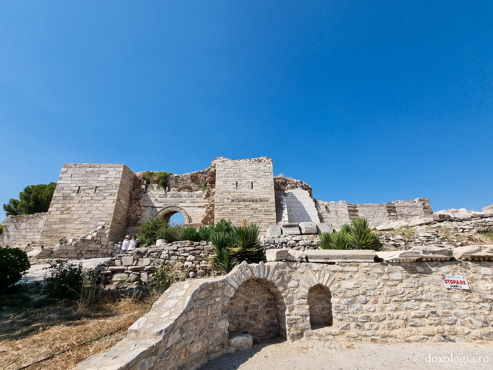Ruinele Bisericii Sfântul Ioan Teologul din Efes – locul unde a fost înmormântat Sfântul Apostol Ioan / Foto: Magda Buftea Biserica Sfântul Ioan Teologul din Efes