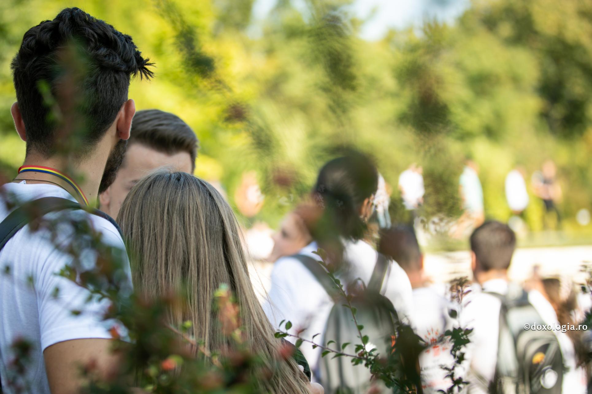 Cum poți ști dacă există compatibilitate educațională între tine și persoana iubită / Foto: Oana Nechifor tineri îmbrățișați