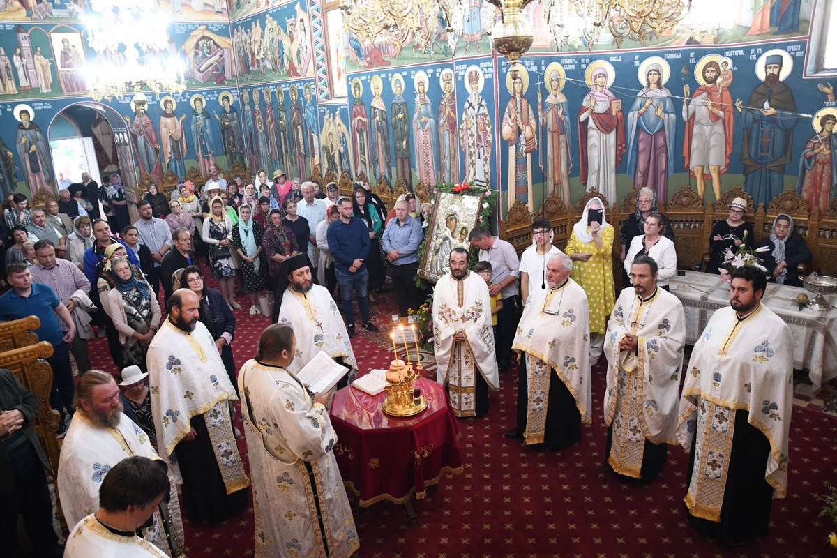 Copia icoanei Maicii Domnului „Paramythia” a fost adusă la Mănăstirea Piatra Sfântă