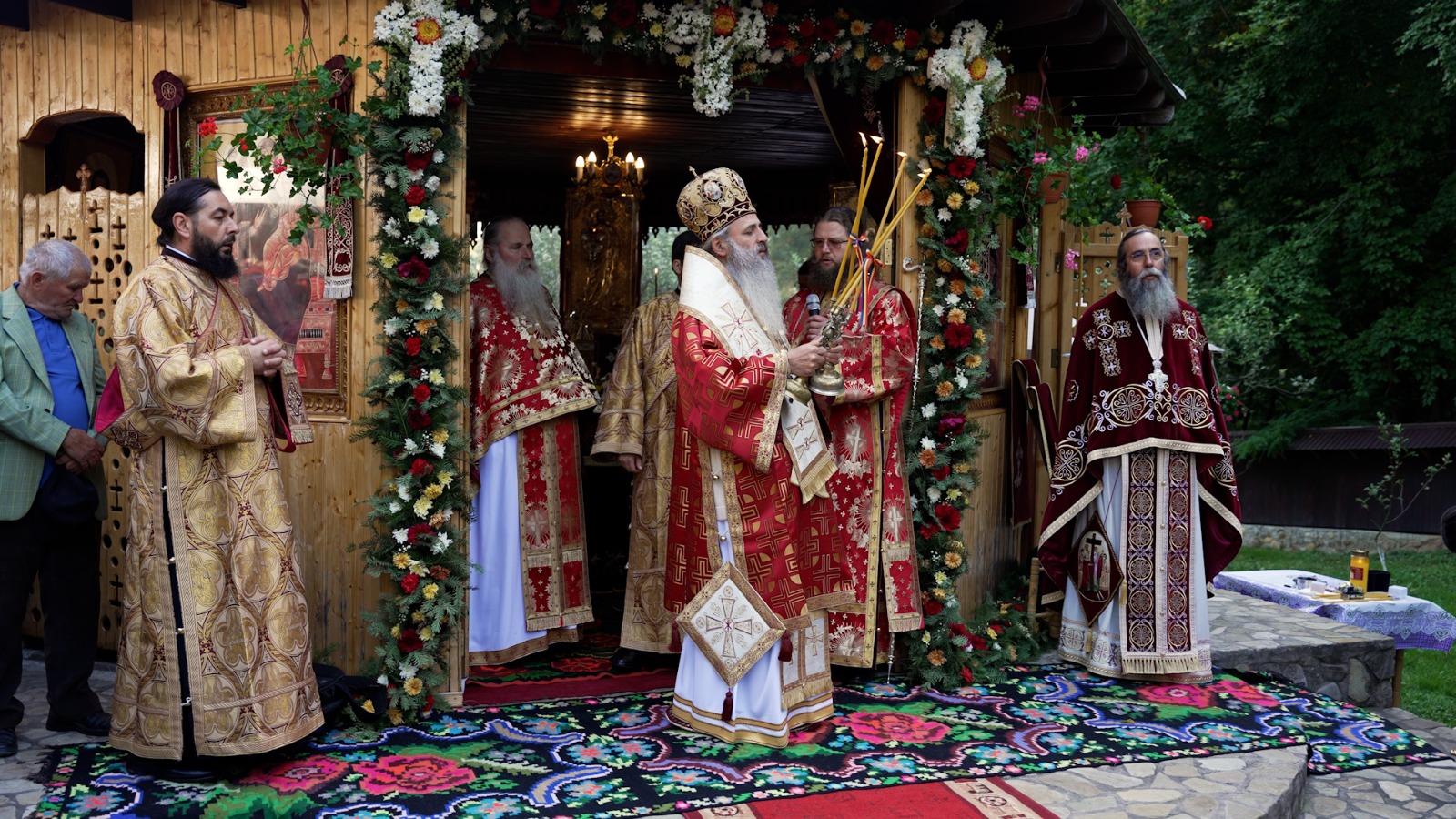 Slujbă arhierească la Mănăstirea „Înălțarea Sfintei Cruci” din Brusturi, Neamț