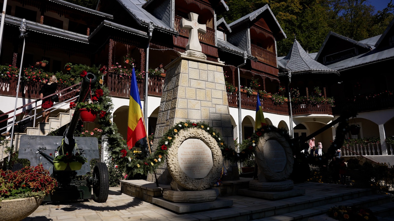 Slujbă arhierească la Mănăstirea „Înălțarea Sfintei Cruci” din Brusturi, Neamț