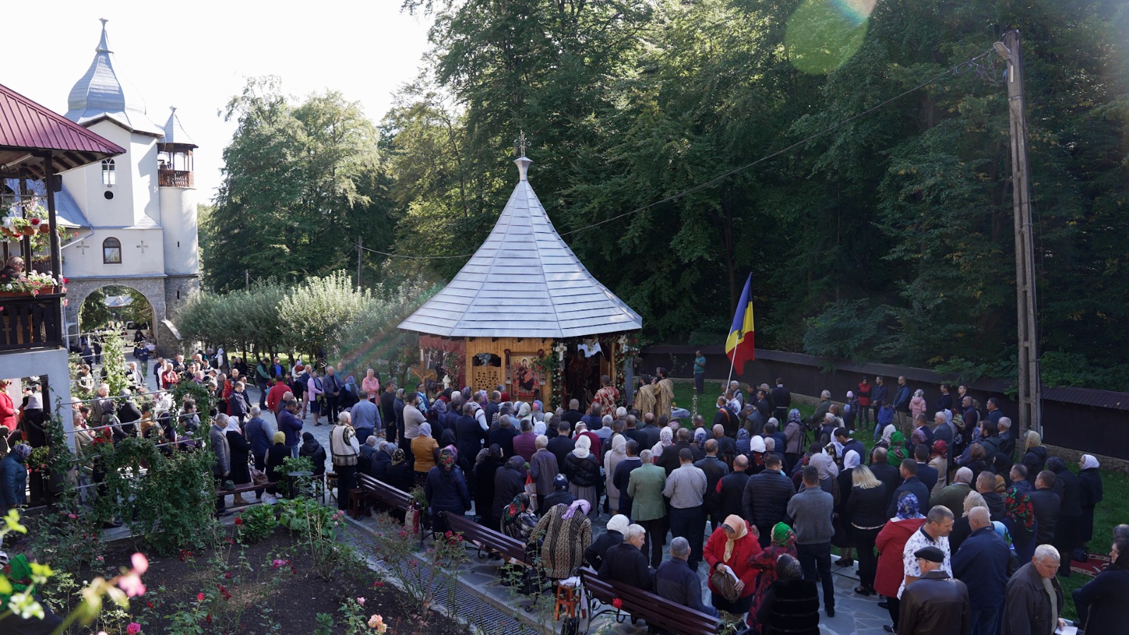 Slujbă arhierească la Mănăstirea „Înălțarea Sfintei Cruci” din Brusturi, Neamț