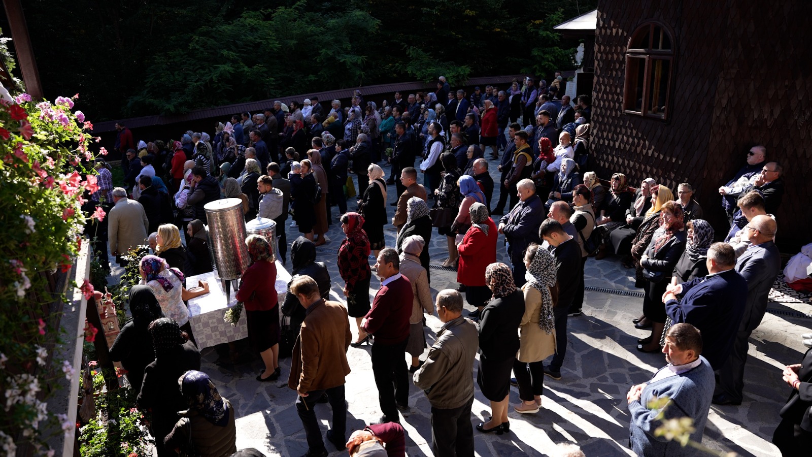 Slujbă arhierească la Mănăstirea „Înălțarea Sfintei Cruci” din Brusturi, Neamț