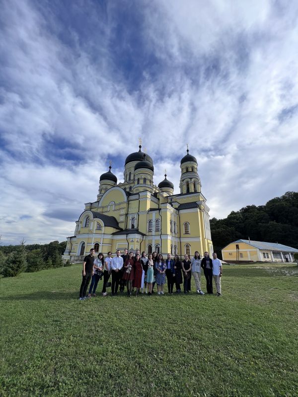 „Noi cu voi sau voi cu noi”: Pe urmele ortodoxiei, în Basarabia