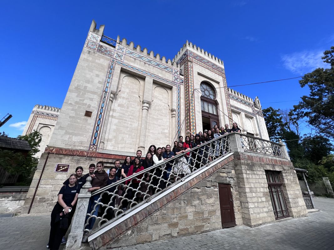 „Noi cu voi sau voi cu noi”: Pe urmele ortodoxiei, în Basarabia