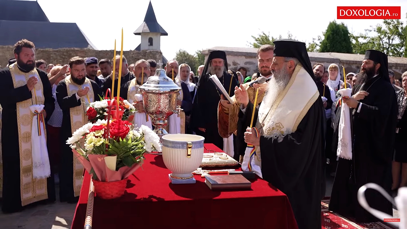 Mănăstirea Hadâmbu și-a cinstit hramul: Nașterea Maicii Domnului