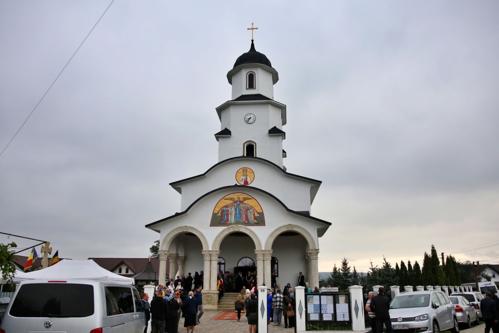 Slujbă de binecuvântare la Parohia Podoleni din județul Neamț