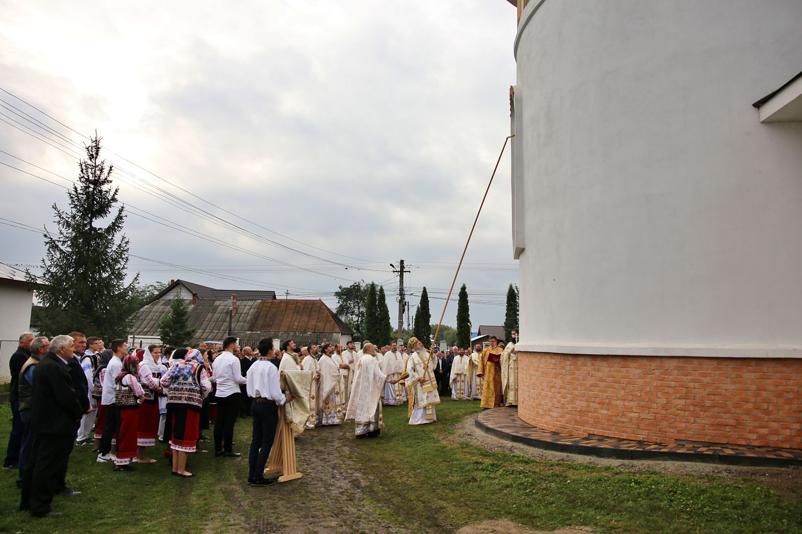 Slujbă de binecuvântare la Parohia Podoleni din județul Neamț