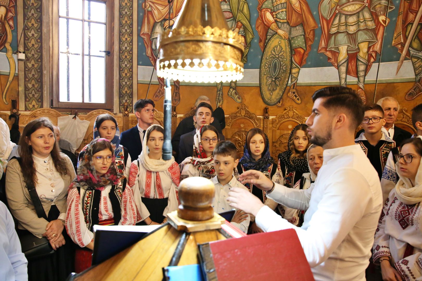 Slujbă de binecuvântare la Parohia Podoleni din județul Neamț