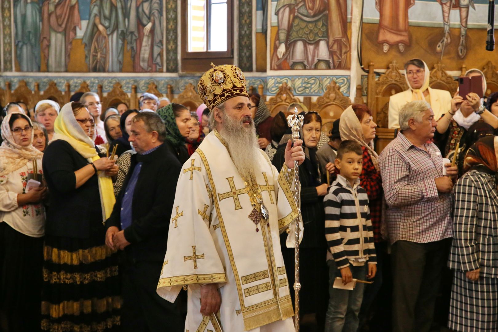 Slujbă de binecuvântare la Parohia Podoleni din județul Neamț