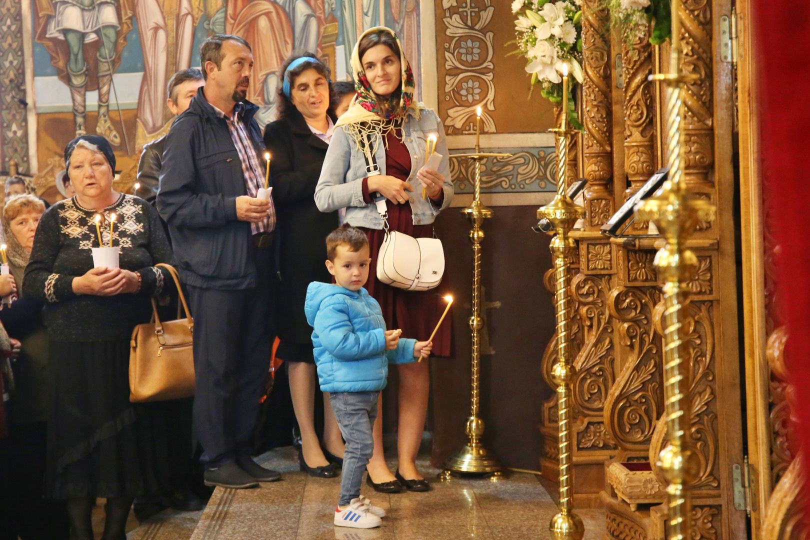 Slujbă de binecuvântare la Parohia Podoleni din județul Neamț