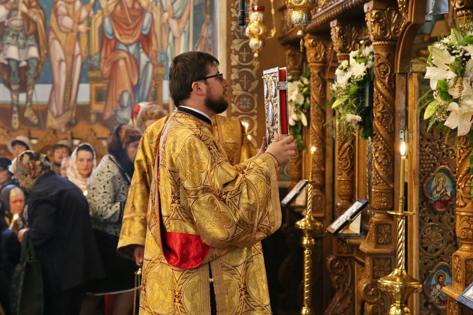 Slujbă de binecuvântare la Parohia Podoleni din județul Neamț