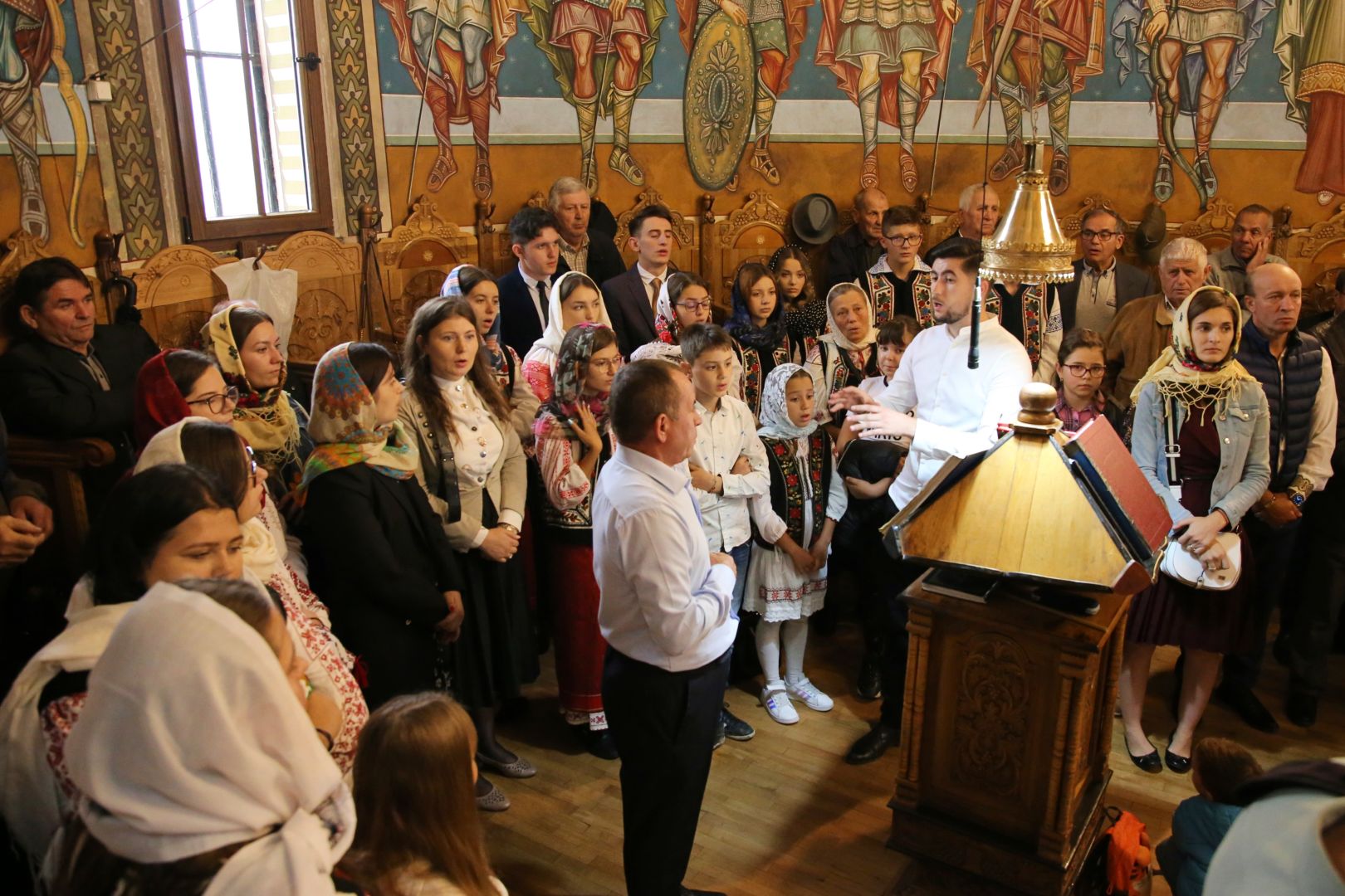 Slujbă de binecuvântare la Parohia Podoleni din județul Neamț