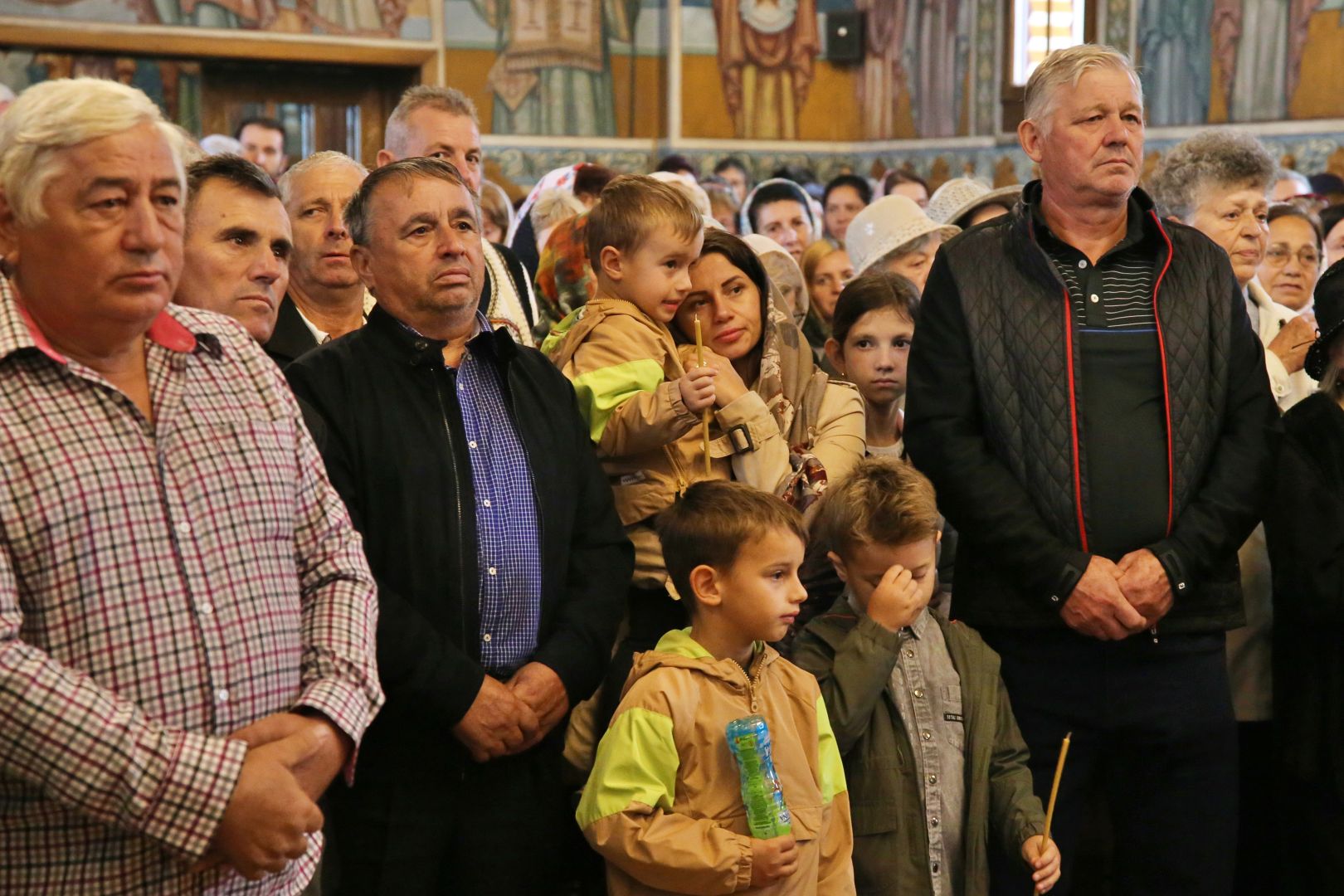 Slujbă de binecuvântare la Parohia Podoleni din județul Neamț