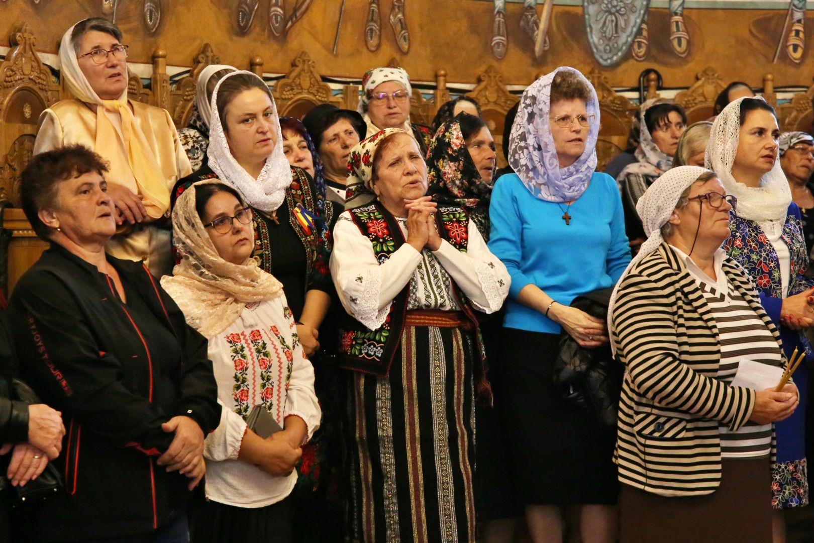 Slujbă de binecuvântare la Parohia Podoleni din județul Neamț