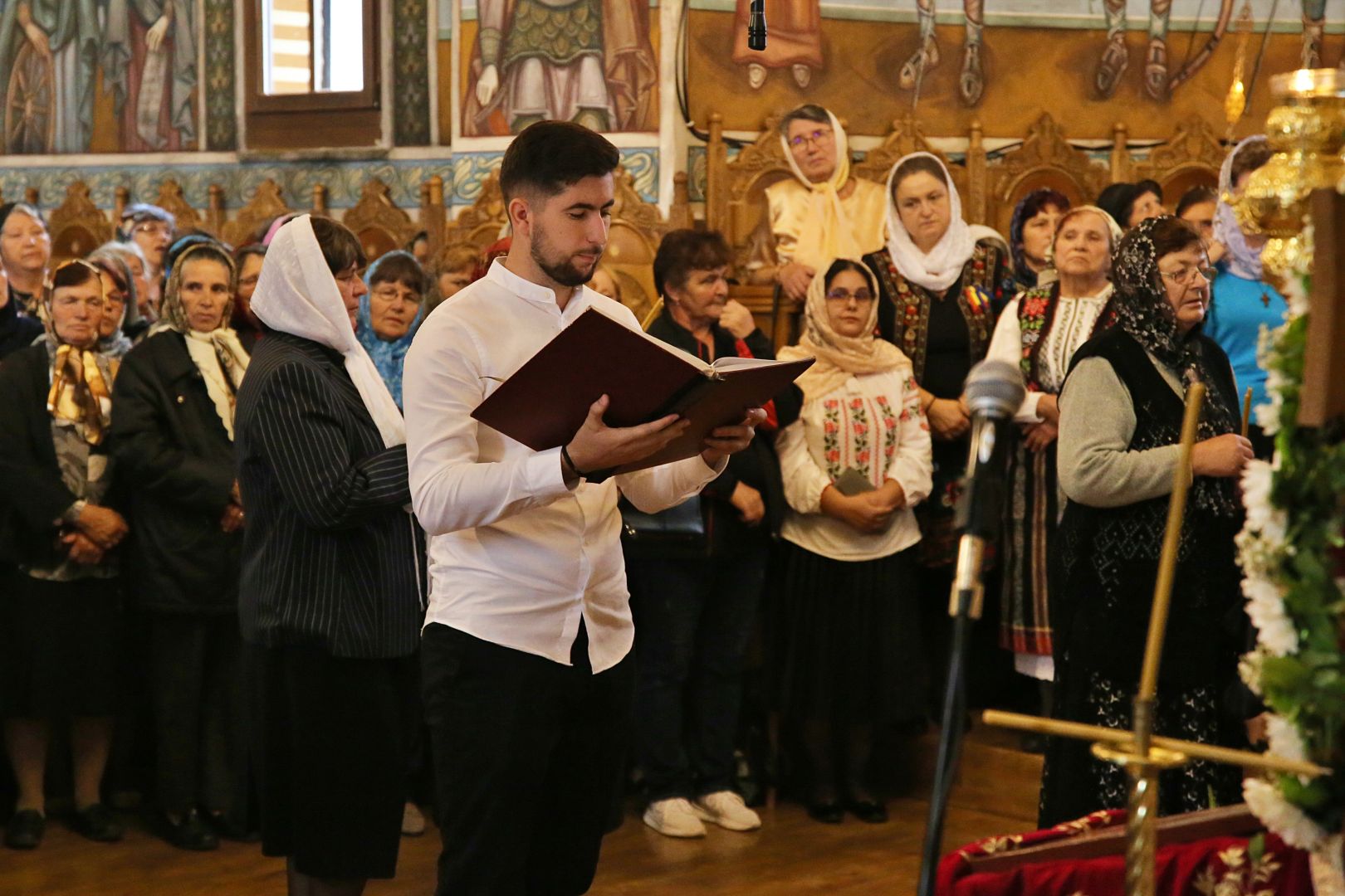 Slujbă de binecuvântare la Parohia Podoleni din județul Neamț