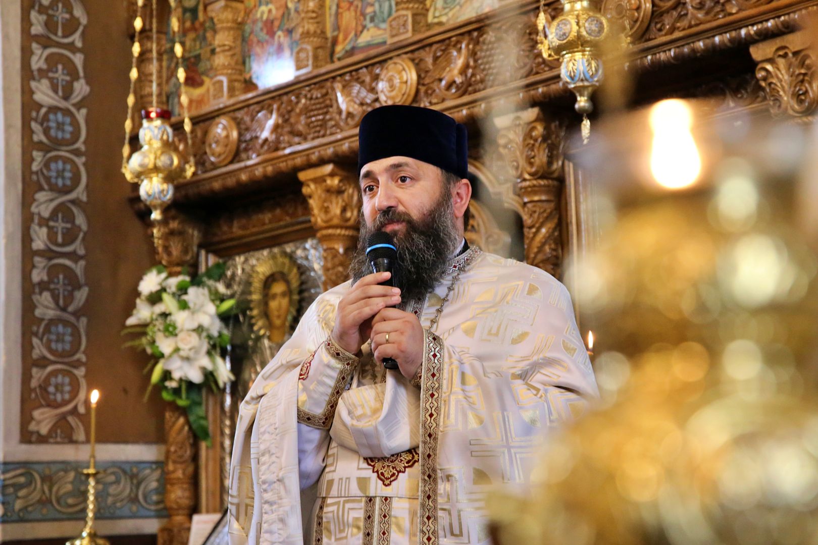 Slujbă de binecuvântare la Parohia Podoleni din județul Neamț